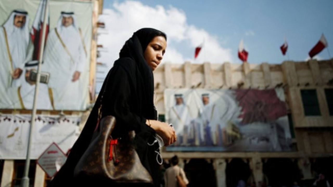 Katarlı kadınlar isyan etti: Erkeklerin daimi karantinası altındayız