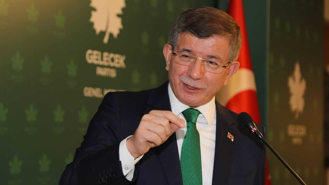 Davutoğlu’ndan siyasi parti liderlerine AYM çağrısı
