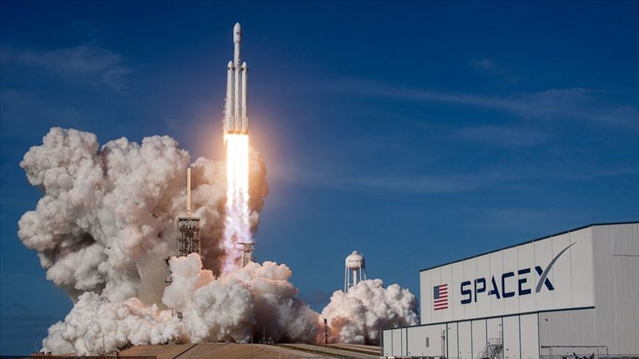 SpaceX'in Mars aracı havada infilak etti