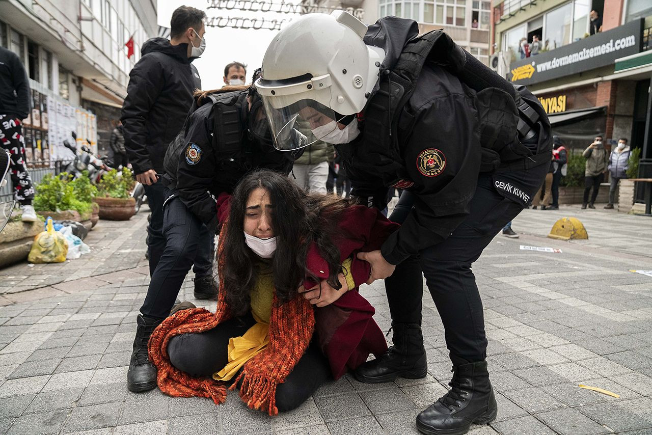 Kadıköy'de eylem yapan üniversite öğrencileri gözaltına alındı - Sayfa 3