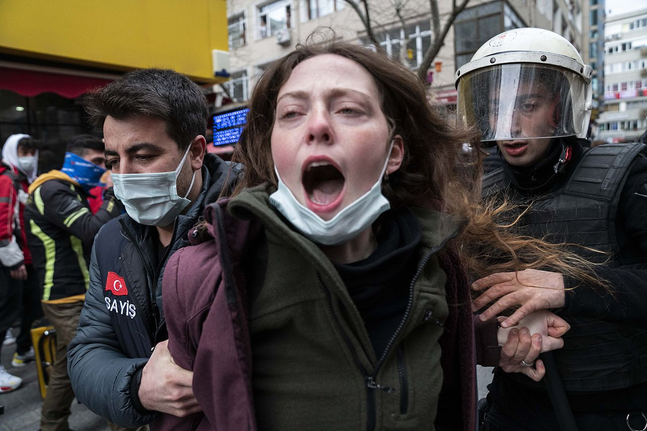 Kadıköy'de eylem yapan üniversite öğrencileri gözaltına alındı - Sayfa 2