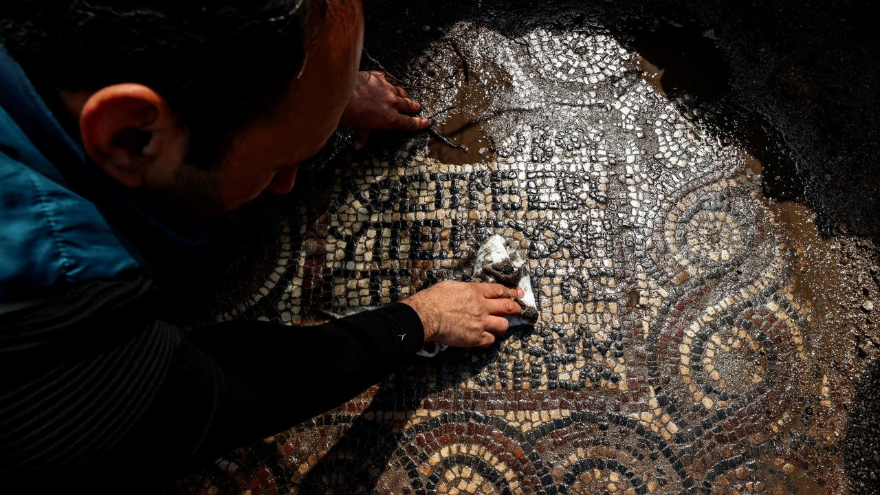 İzmir'deki kaçak kazıdan eşine az rastlanır mozaik çıktı