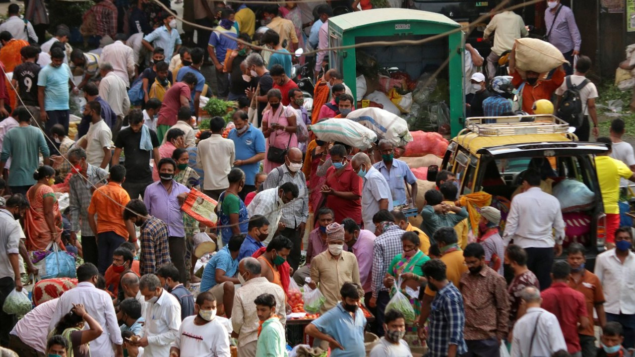 Hindistan'da 'rekor': Günlük vaka sayısı 100 bini geçti