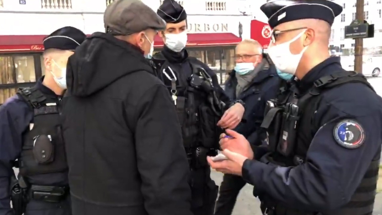 Fransa'da polis, solcu vekilin meclise girmesini engelledi