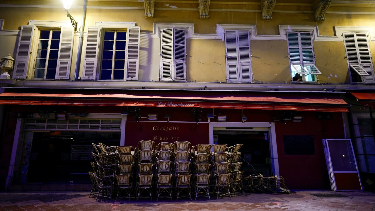 Fransa'da restoran yasağını delen ünlü şef ve iş insanına gözaltı