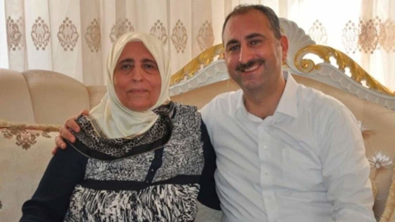 Adalet Bakanı Gül'ün annesi Covid 19 nedeniyle vefat etti