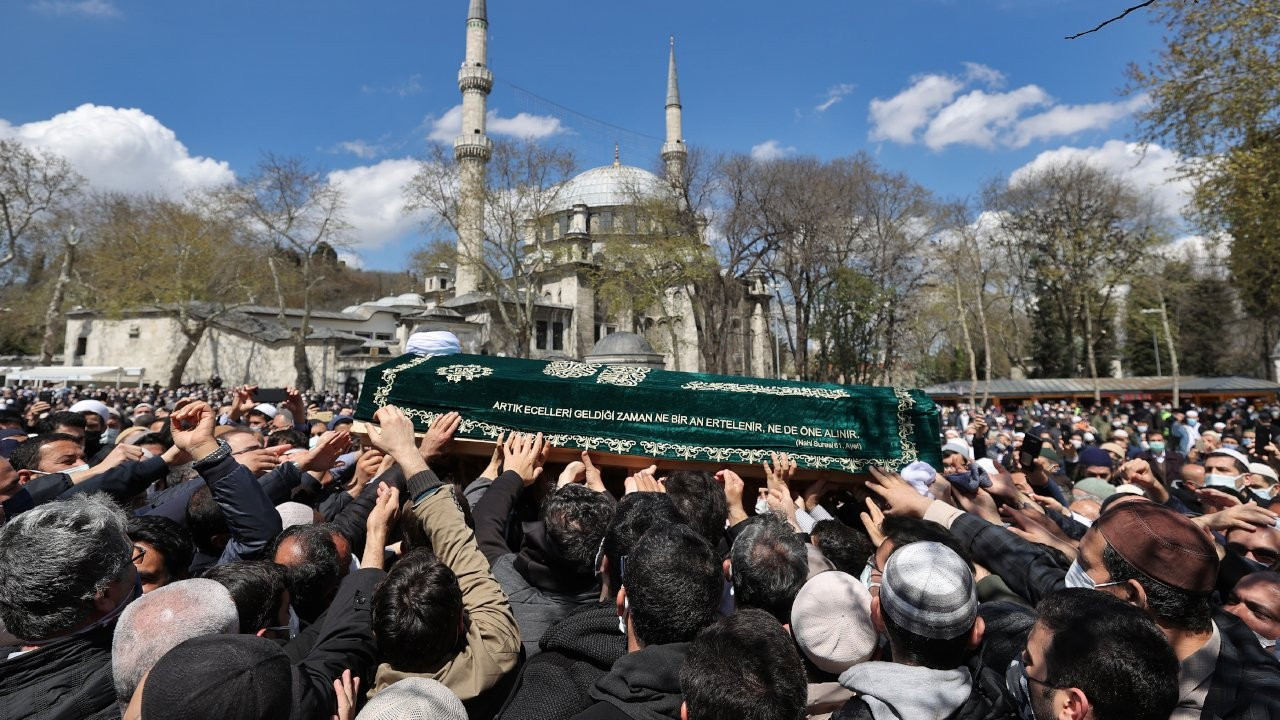 Koronadan ölen Hüsnü Bayramoğlu'nun cenazesine binlerce kişi katıldı