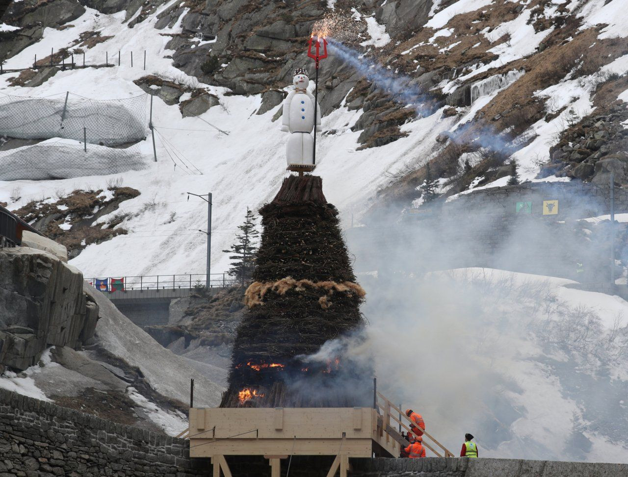 Covid İsviçre'nin Böögg'ünü de izole etti: İlk kez Alplerde yakıldı - Sayfa 2