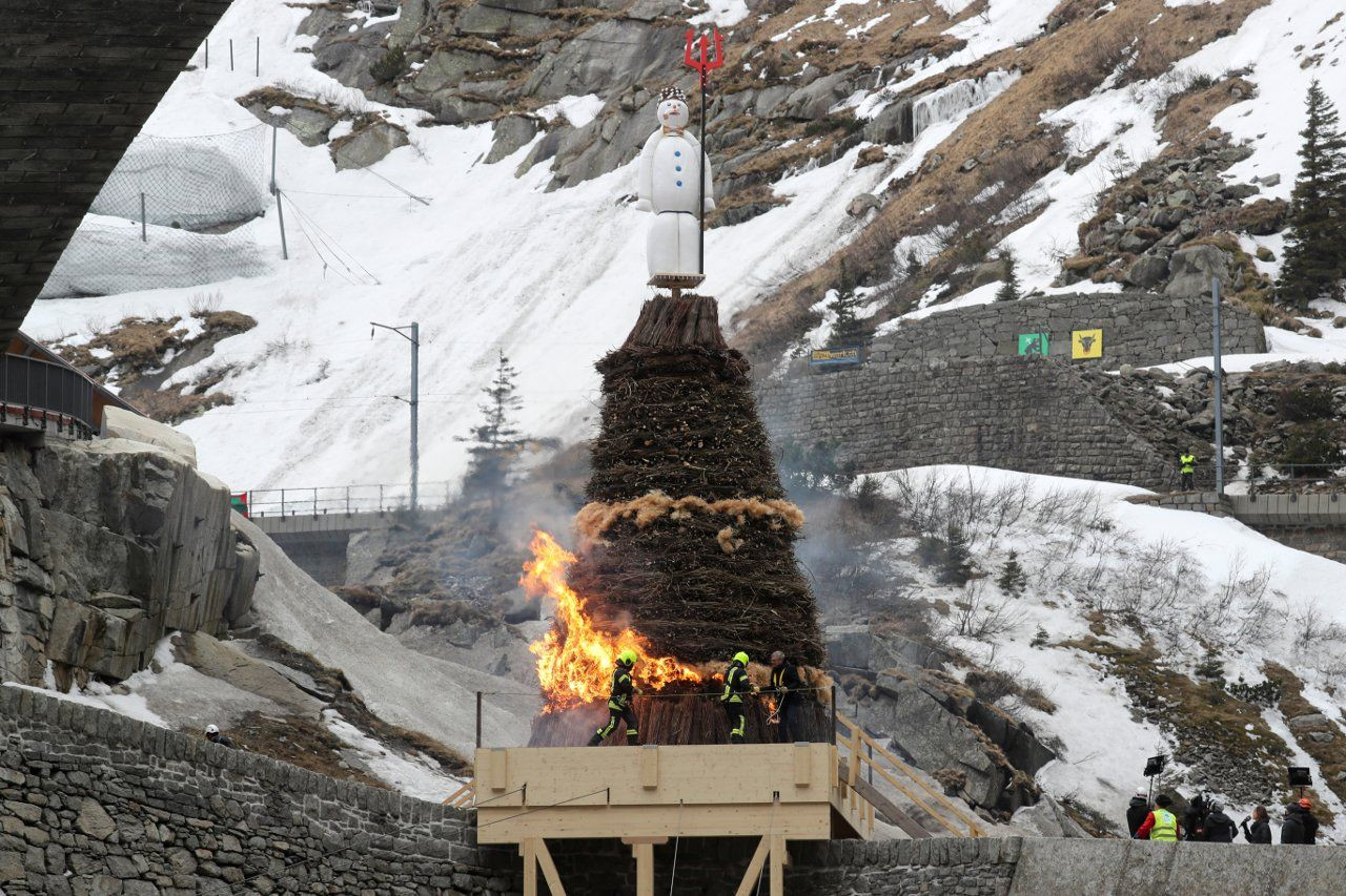 Covid İsviçre'nin Böögg'ünü de izole etti: İlk kez Alplerde yakıldı - Sayfa 3