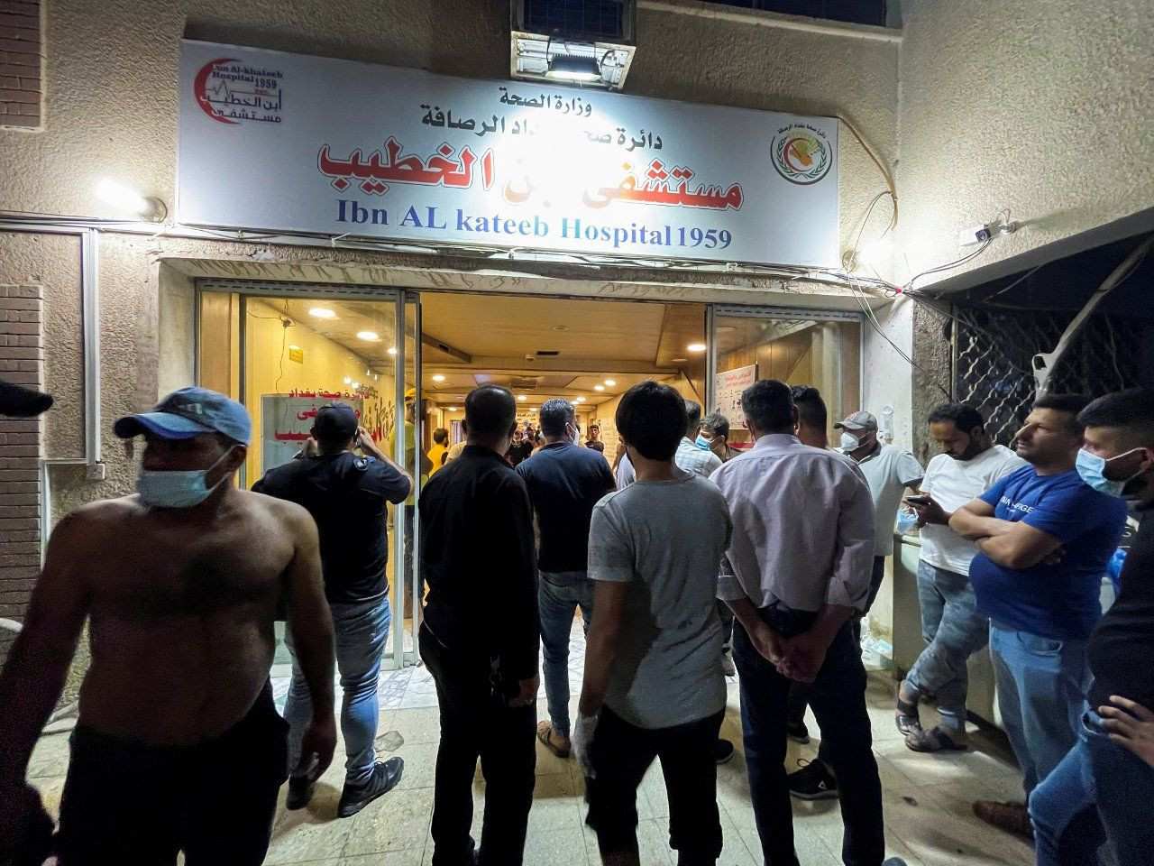 Bağdat'taki hastane yangınında ölü sayısı 82'ye yükseldi, görgü tanığı 'Herkes atlıyordu' dedi - Sayfa 3