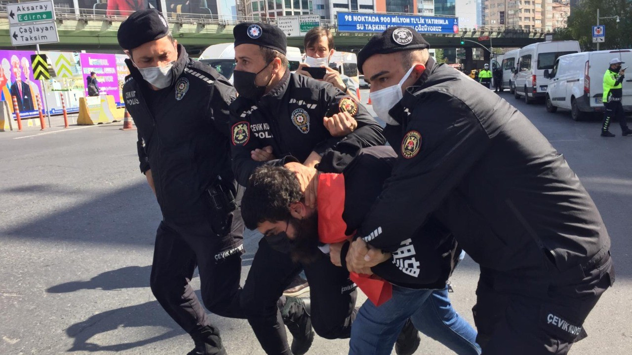 İstanbul'da 1 Mayıs: Taksim'e çıkmak isteyen en az 80 kişi gözaltında