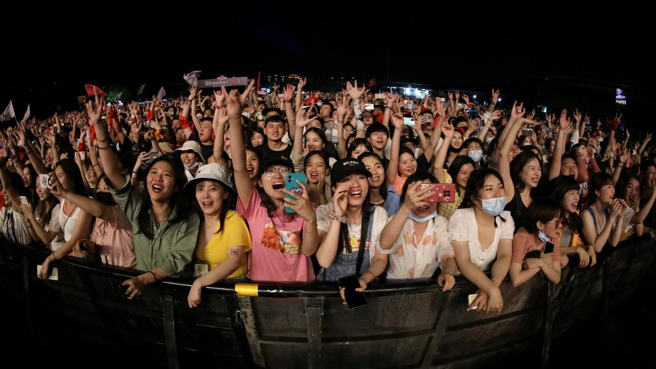 Çin'de 270.41 milyon doz aşı yapıldı, Wuhan'da gençler müzik festivalinde buluştu