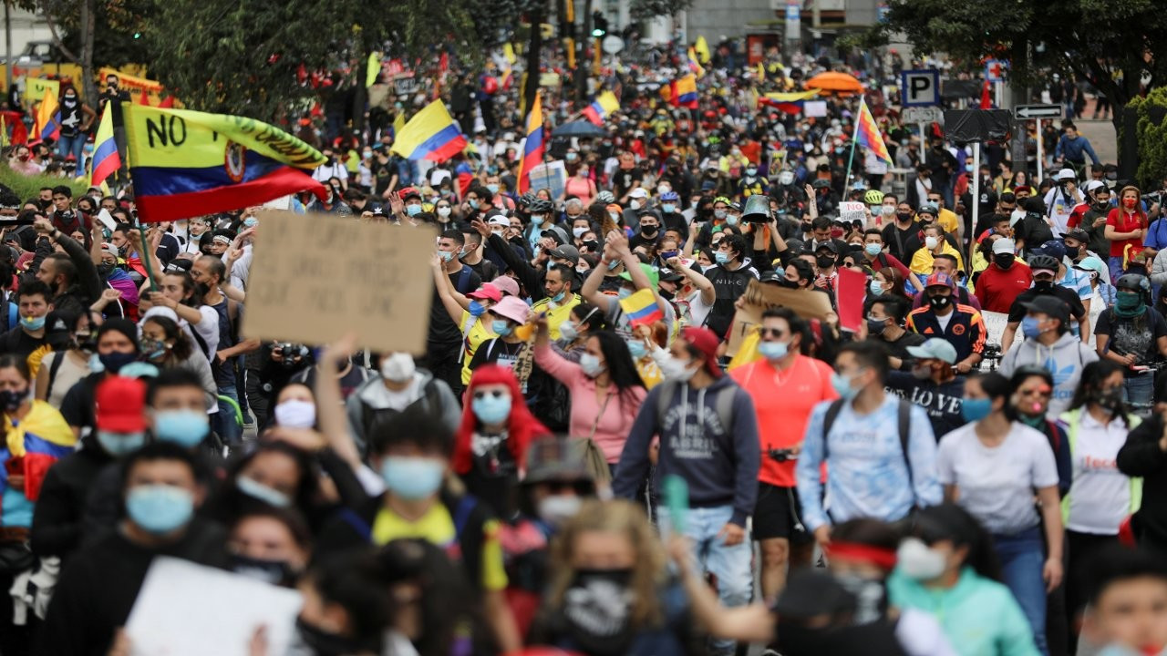 Kolombiya'da protestocuların zaferi: Hükümet, KDV artıran 'vergi reformu'nu geri çekti
