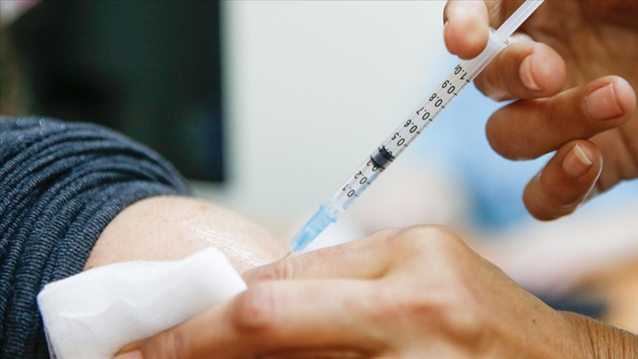 Türkiye'de iki doz aşı yaptıranların sayısı 10 milyonu geçti