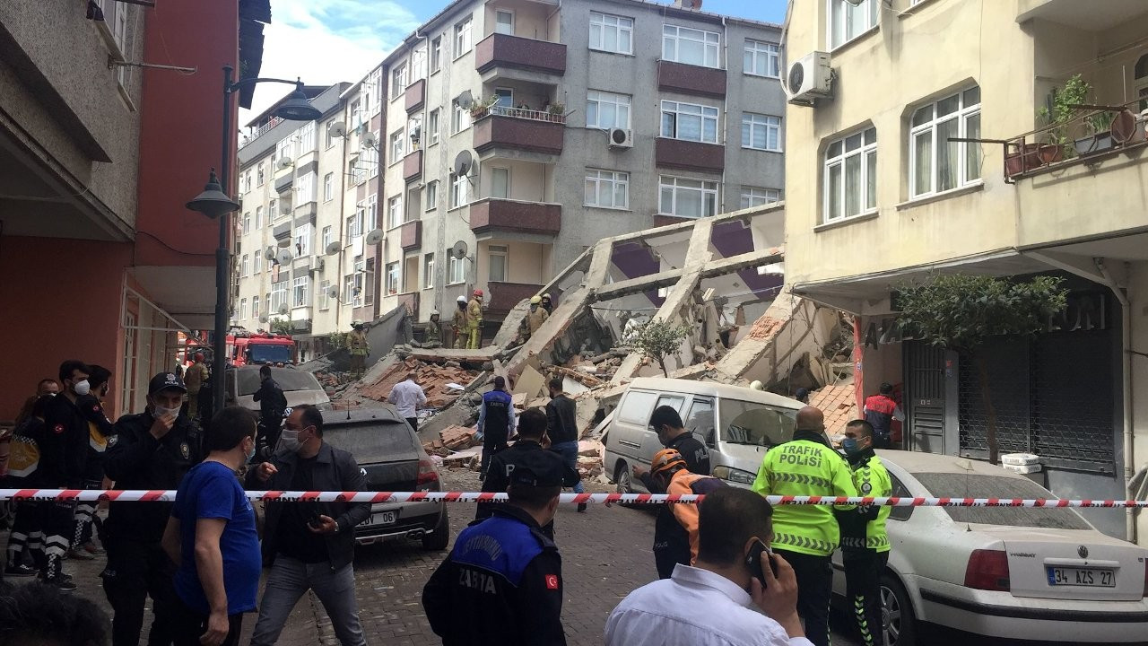 Zeytinburnu'nda çöken binadaki bisikletçi faciayı önlemiş