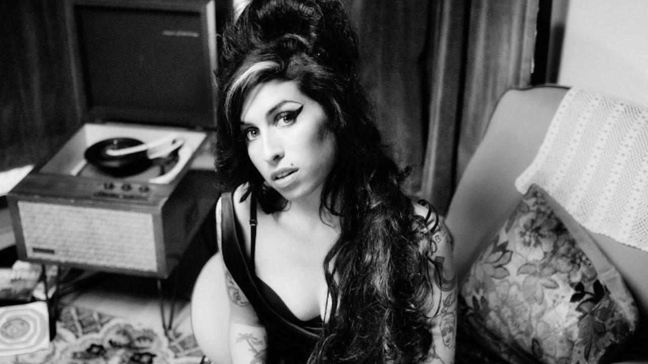 Amy Winehouse'un kıyafetleri açık artırmaya çıkarılacak
