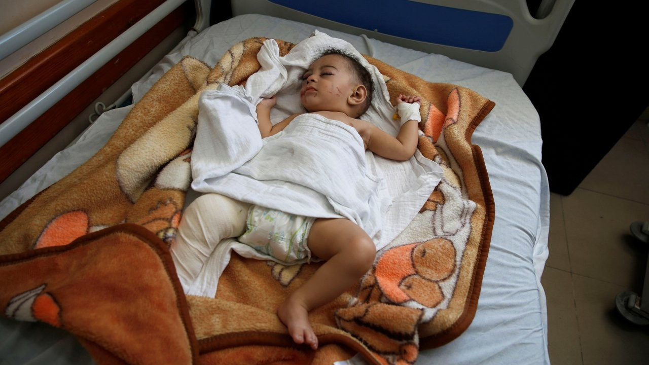 Dünya Gazze'de enkazdan kurtulan 'mucize bebek' Ömer'i konuşuyor