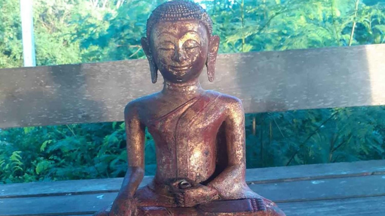 Kayıp Phra Sri Arya Maitreya heykeli otobüs durağında bulundu