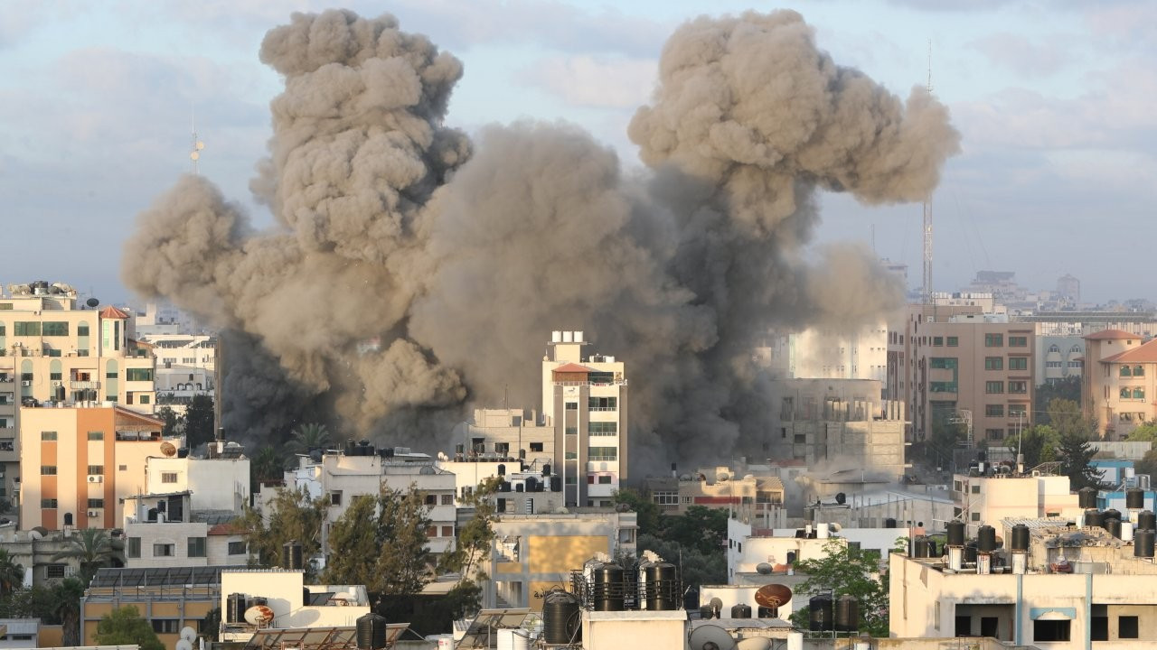 Gazze'de Sağlık Bakanlığı binası ile Covid test merkezi zarar gördü