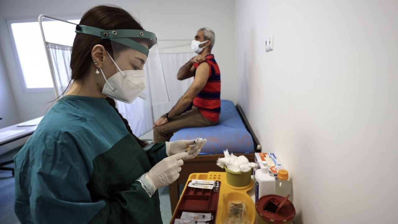 TTB'den aşı çağrısı: Sağlık çalışanı ölümleri etkili doz aşı ile durdu
