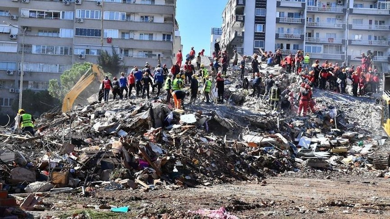 İzmirli depremzedeler: Bizi müteahhitlerin insafına bırakmayın