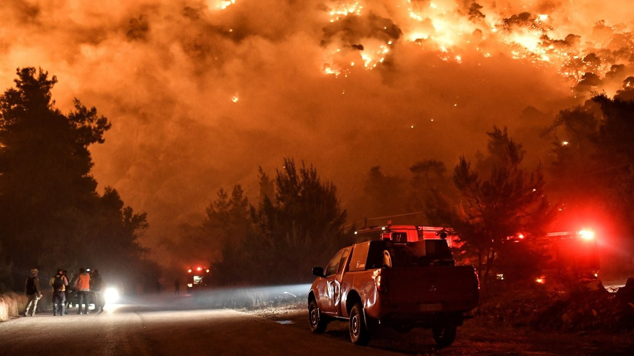 Yunanistan'da orman yangını: Yüzlerce kişi tahliye edildi