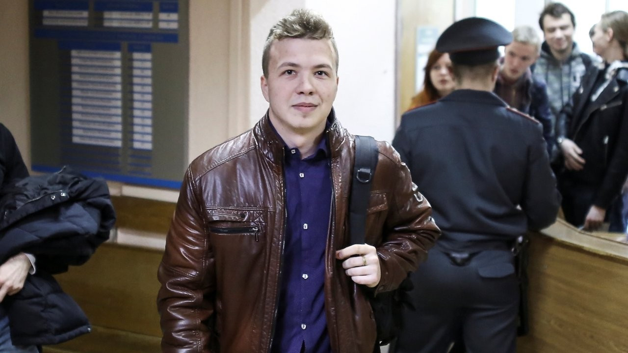 AB'den muhalif gazeteciyi gözaltına alan Belarus'a yaptırım kararı