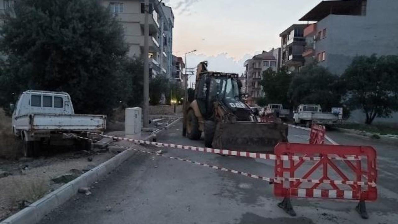 Çalışma sırasında devrilen elektrik direğinin altında kalan çocuk öldü