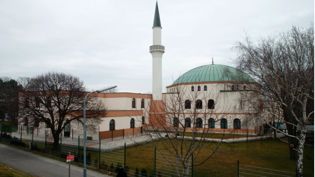 Avusturya'da camileri fişleyen 'İslam haritası'na tepki