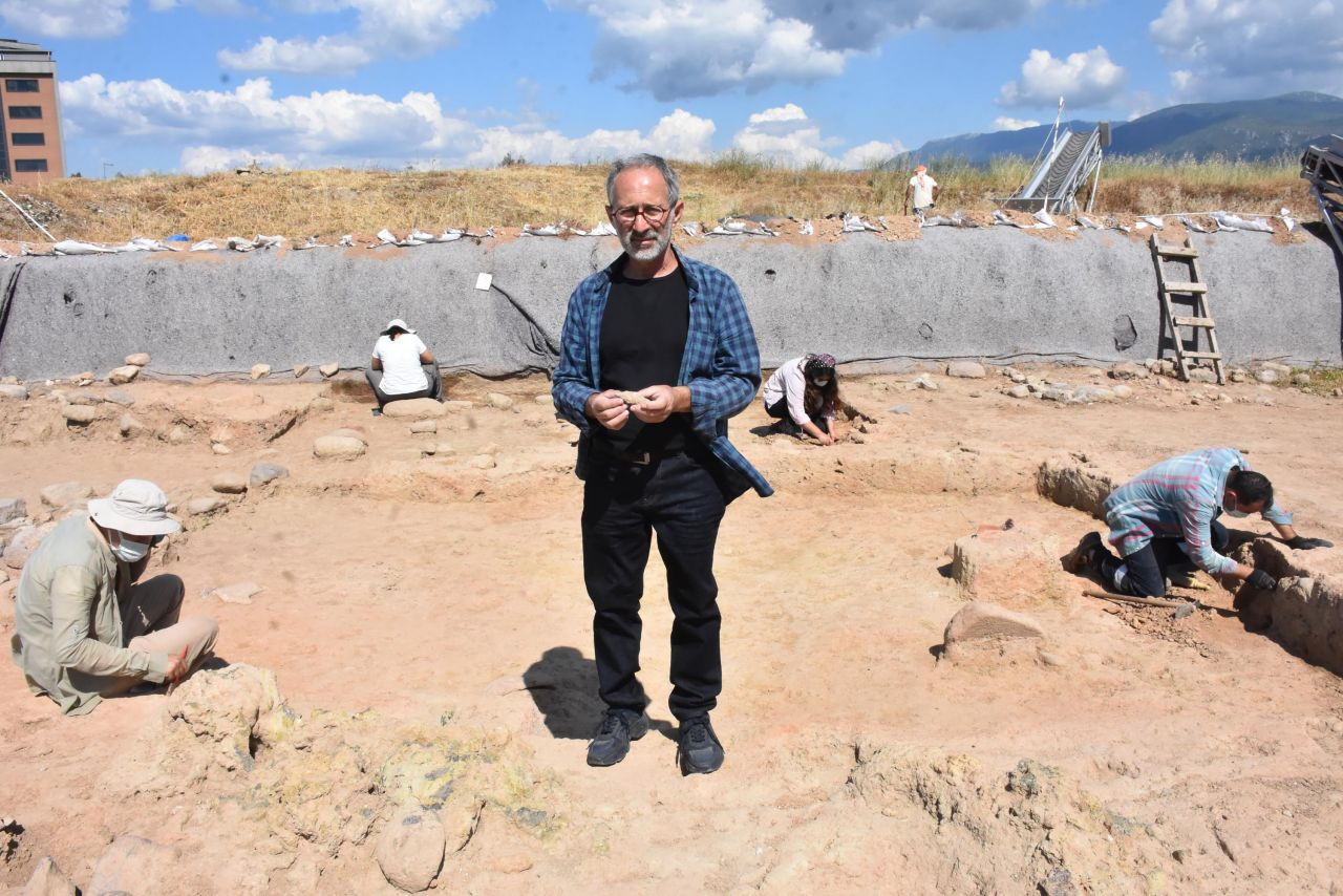 İzmir'in tarihini yeniden yazan kazıda yeni buluntu - Sayfa 1