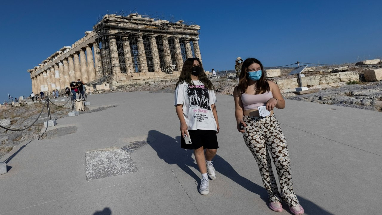 Atina Akropolisi'ne beton yol döşenmesi Yunanistan'ı karıştırdı