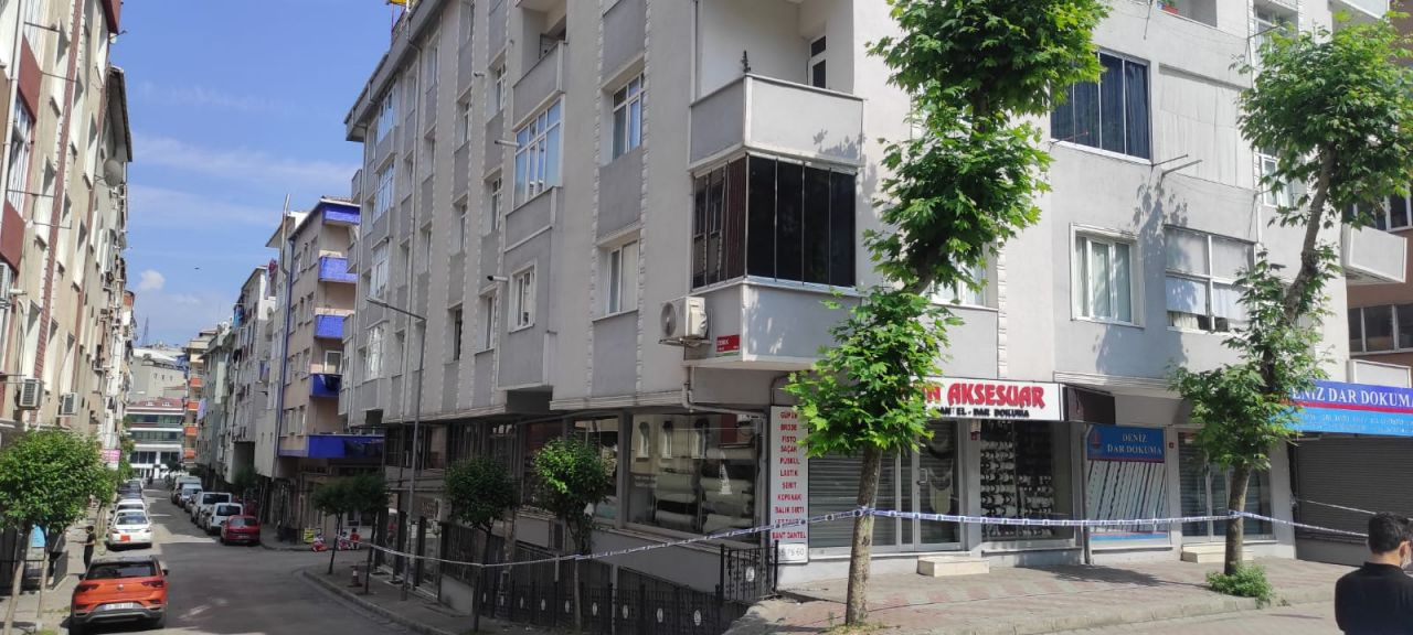 İstanbul'daki deprem sonrası çatlaklar oluşan bina boşaltıldı - Sayfa 3