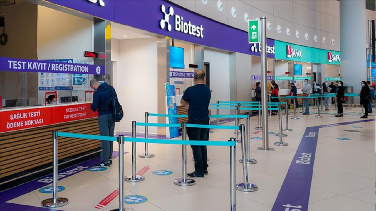 Havalimanlarında belli sayıda yolcuya PCR testi yapılacak