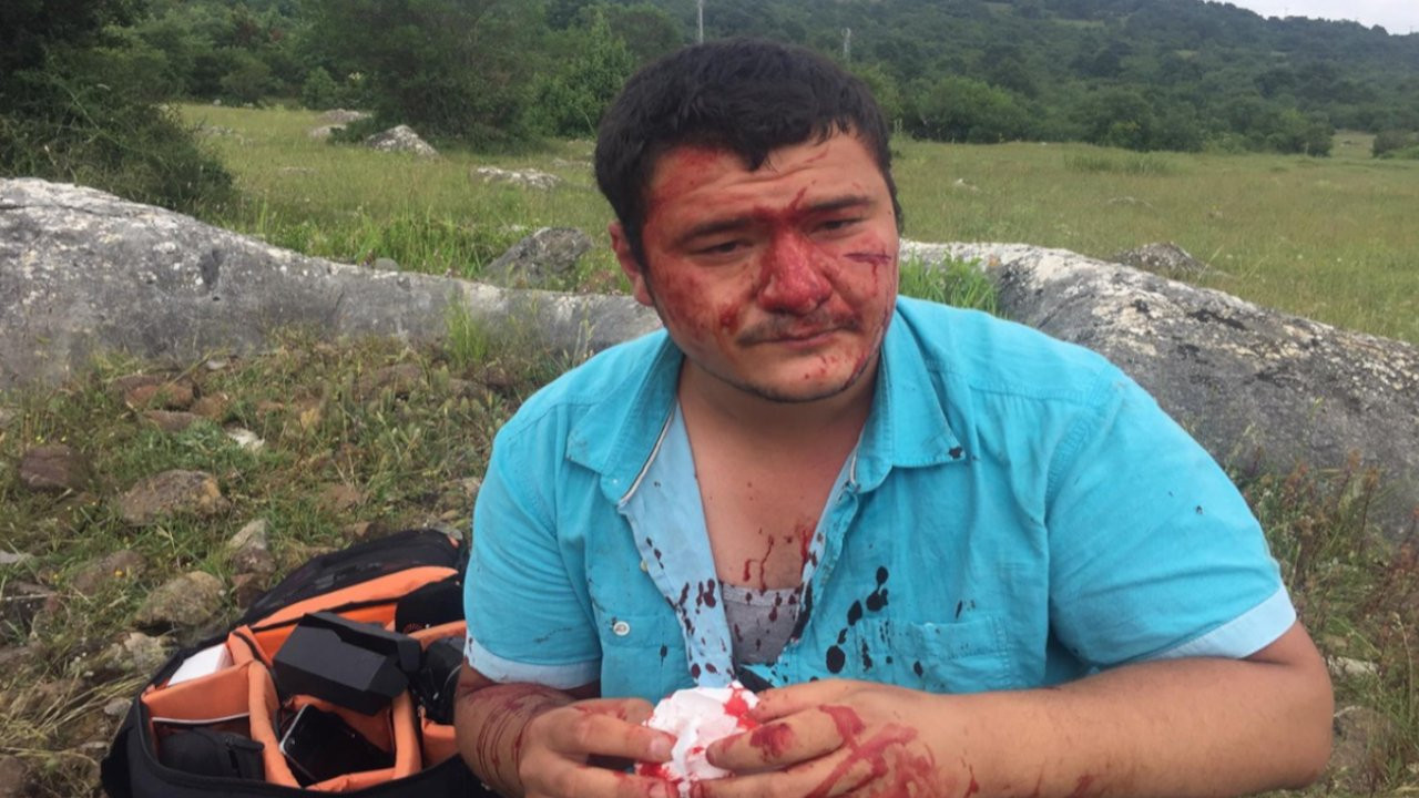 Çiftlikteki yıkımı haberleştiren muhabire saldırı