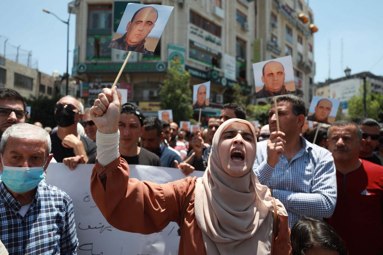 Filistin yönetimini eleştiren Nizar Benat 'dövülerek' öldürüldü - Sayfa 2