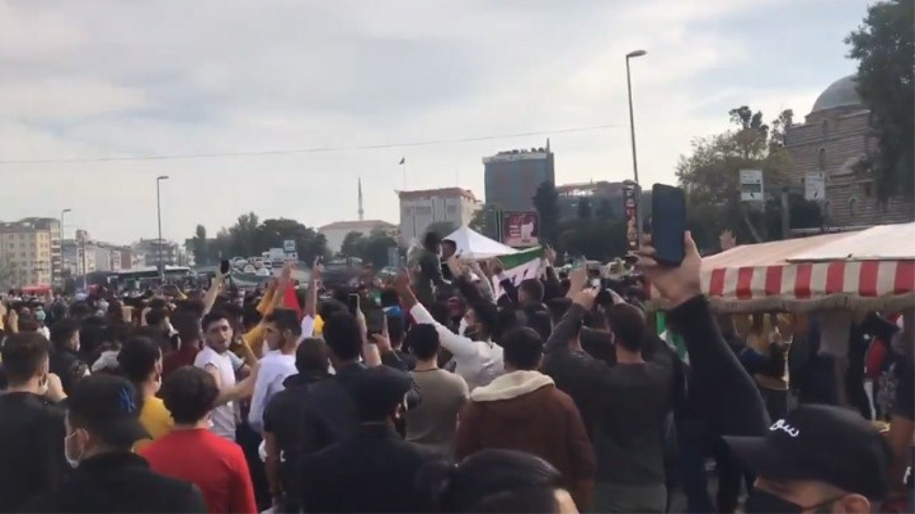 Yüzlerce kişi toplandı, ÖSO bayrağı açtı, polis ihbarla öğrendi