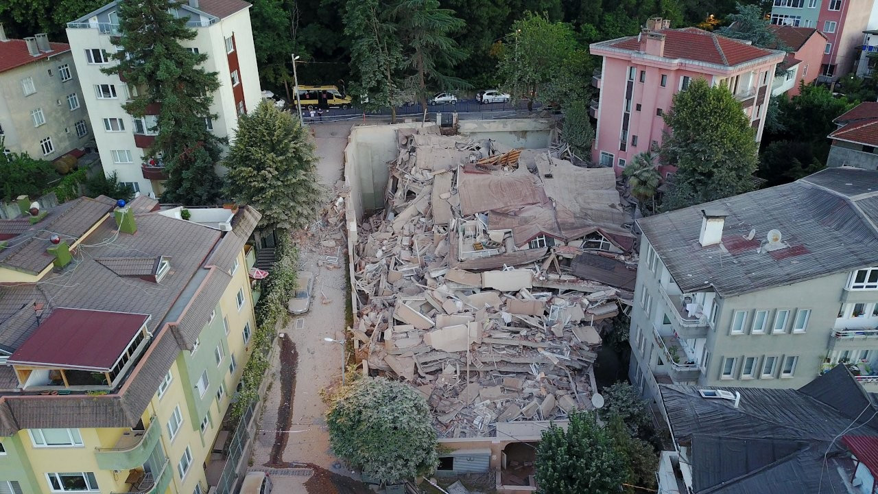Sarıyer'de boşaltılan 11 katlı bina çöktü