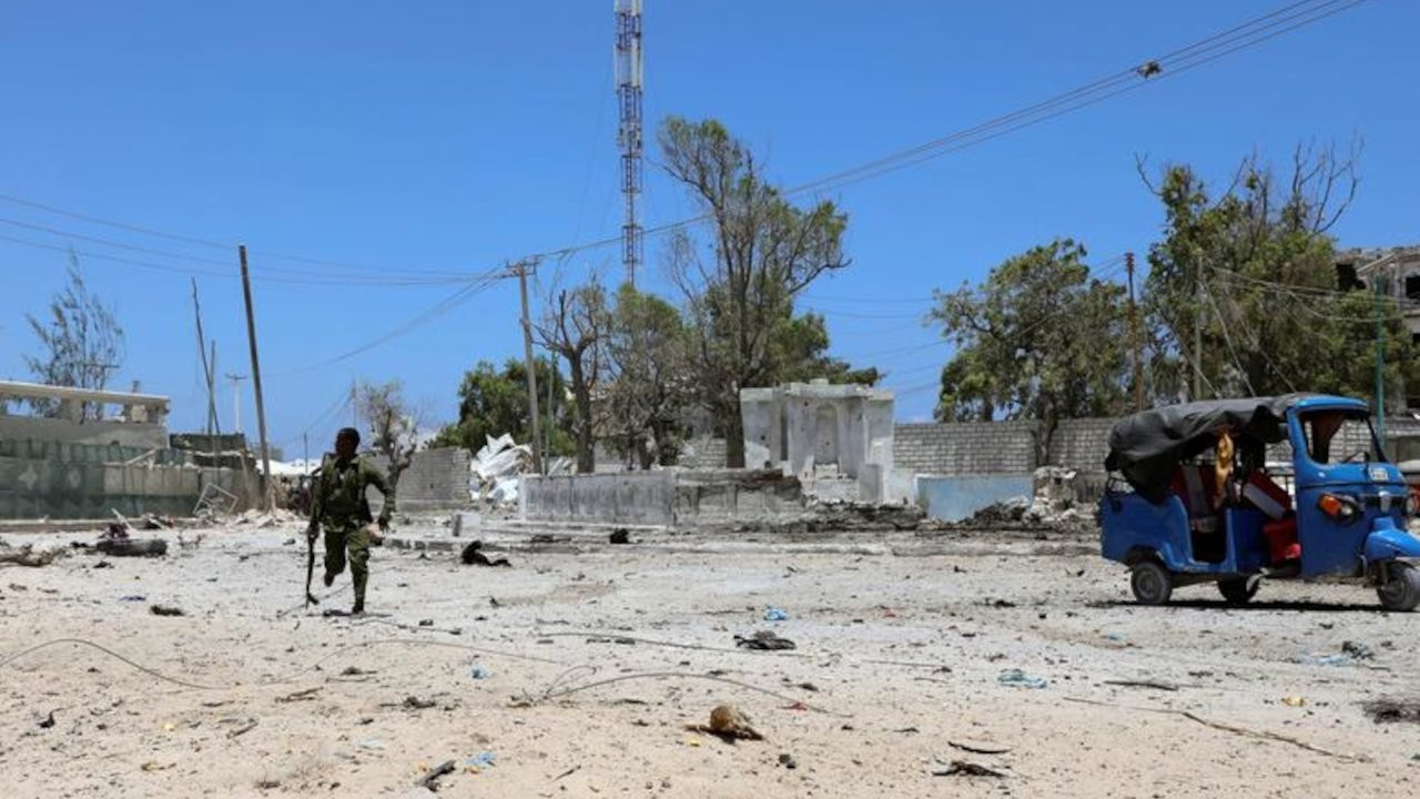 Eş Şebab, Somali'de askeri üsse saldırdı: 30 ölü