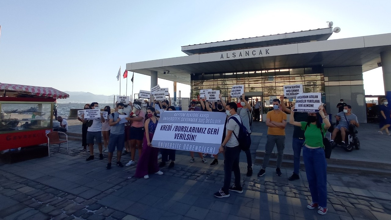 İzmir'de protesto: Burs ve kredilerin kesilmesi kararı iptal edilsin
