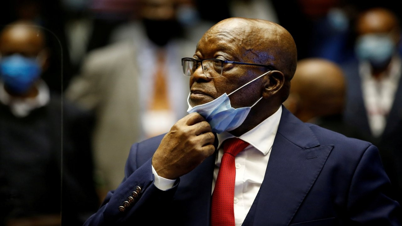 Güney Afrika'da eski devlet başkanı Zuma'ya 15 ay hapis cezası