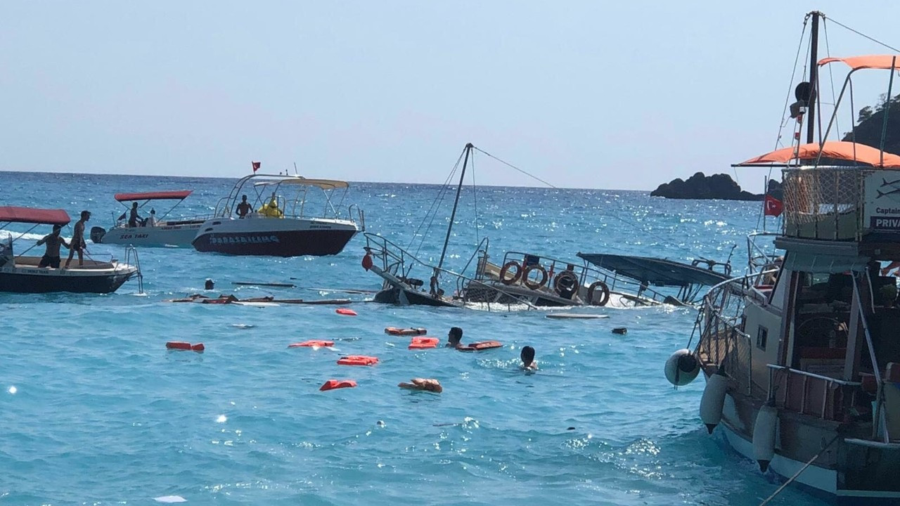Fethiye'de 38 kişinin bulunduğu tur teknesi battı, 1 çocuk öldü