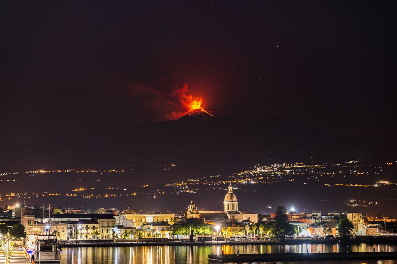 Etna Yanardağı bir kez daha lav ve kül püskürttü: 2021'de 48'inci patlama - Sayfa 1