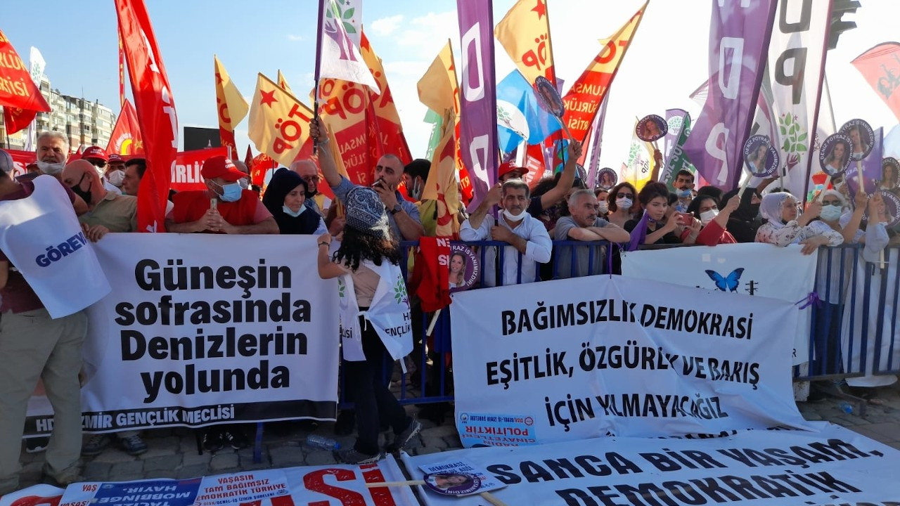 İzmir'de 'Demokrasi için bir nefes' mitingi: Bizi, azgın faşist saldırılarınızla yenemeyeceksiniz