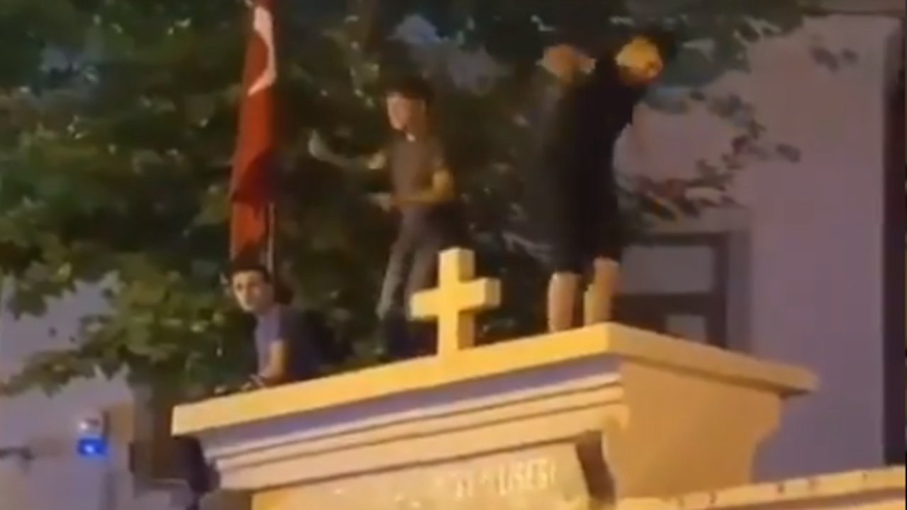 Kadıköy'de kiliseye saygısızlık: 3 şüpheli serbest bırakıldı