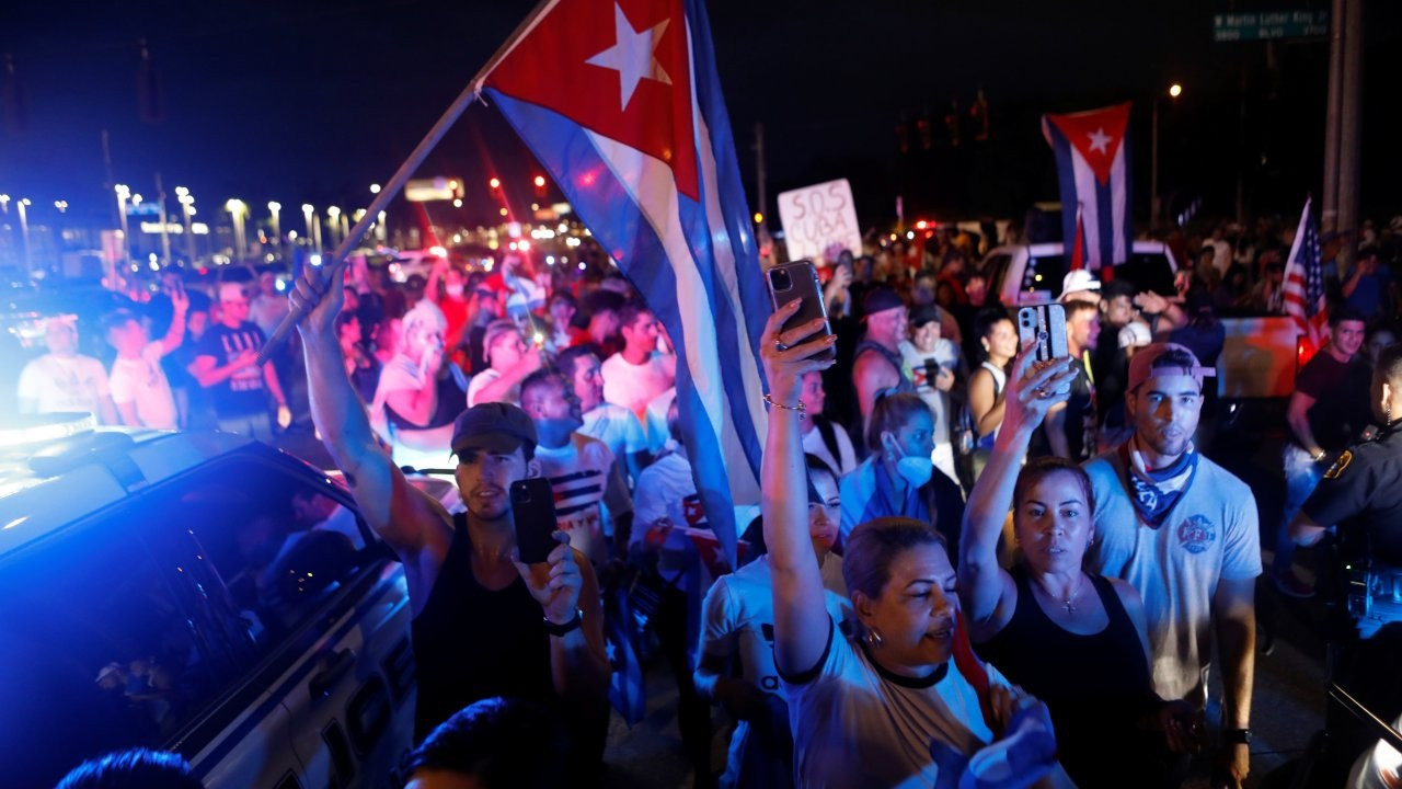 Küba'da protestolar sürüyor: Bir gösterici öldü