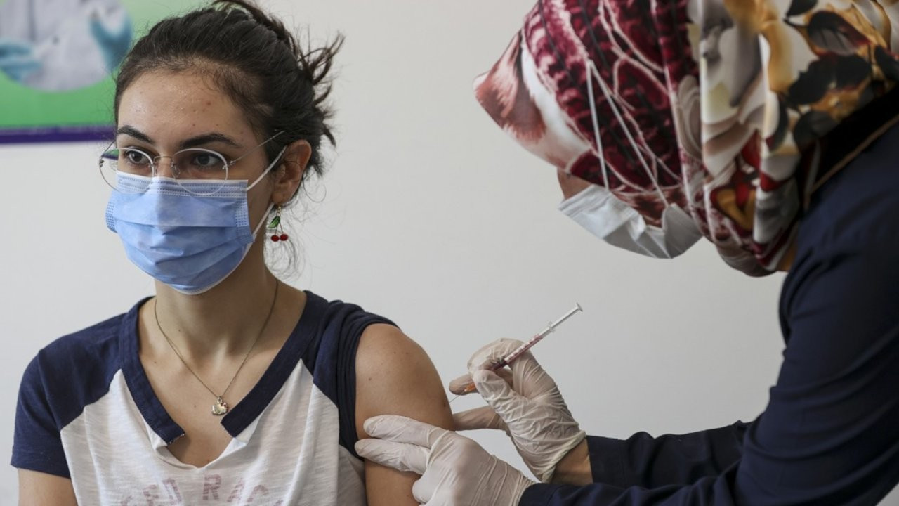 Delta uyarısı: Gençler bir an evvel iki doz aşılarını olmalı