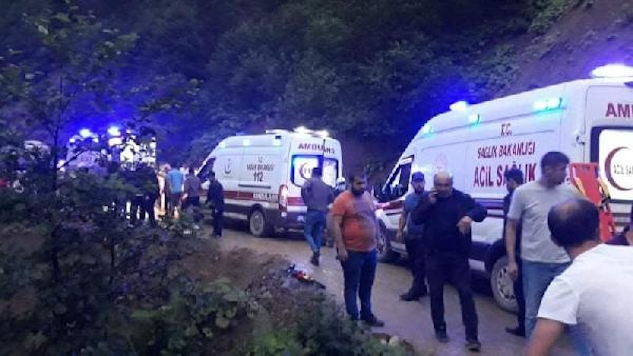 Giresun'da yolcu minibüsü şarampole devrildi: 1 ölü, 10 yaralı