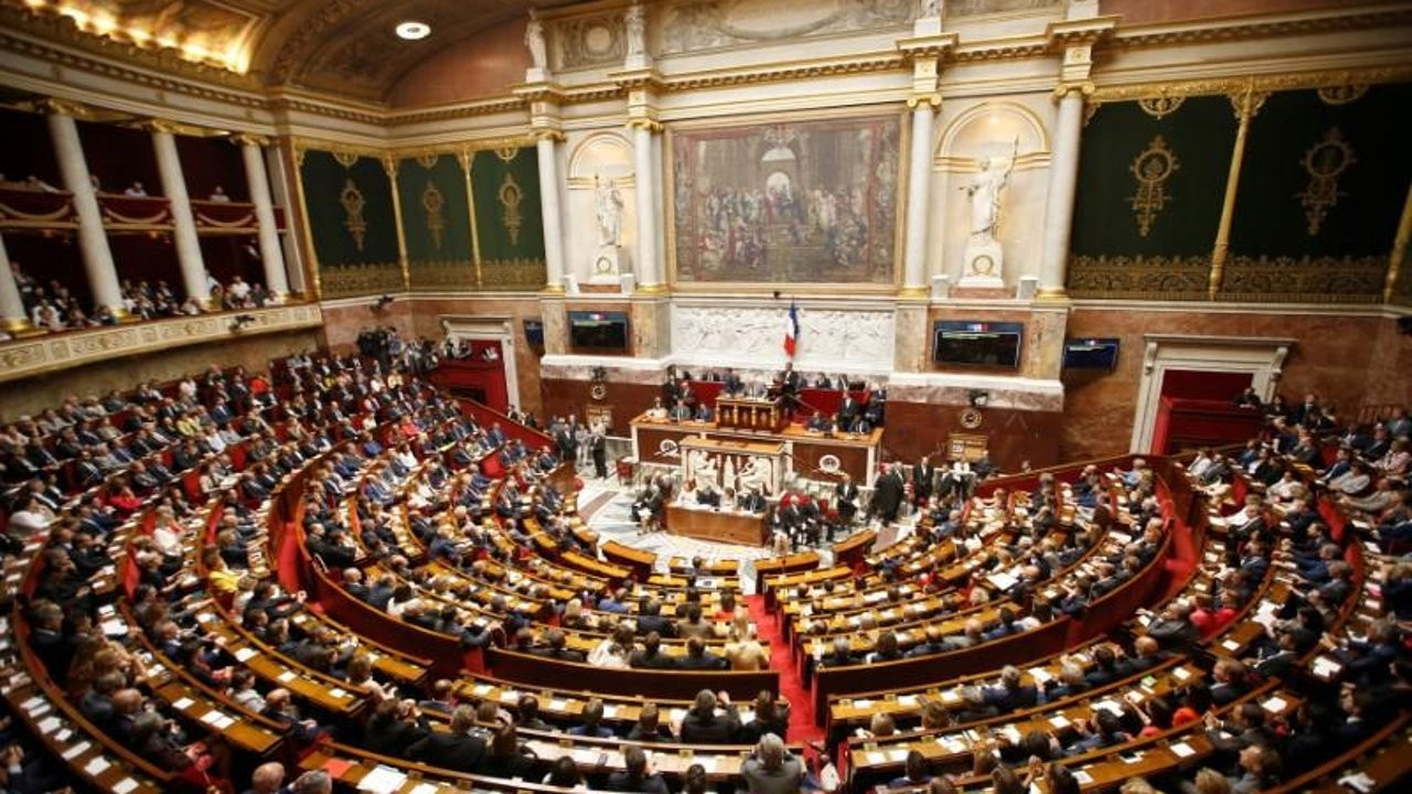 'İslamcı bölücülükle mücadele' yasası Fransız Meclisi'nden geçti
