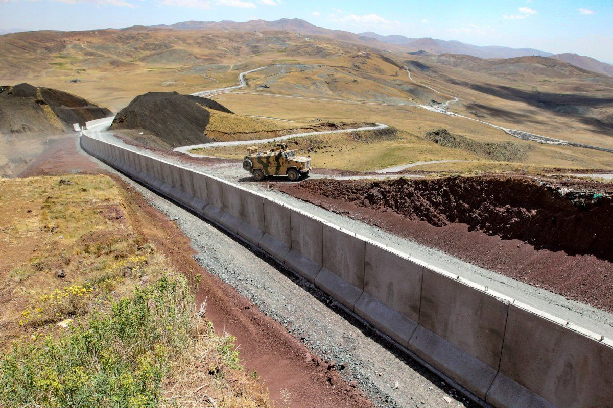 Van Valisi: Türkiye, İran sınırında 295 kilometrelik duvar örecek - Sayfa 1