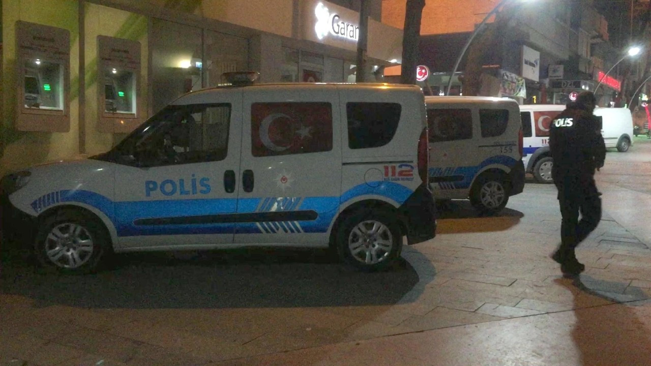 Alaşehir'de iki aile arasında silahlı kavga: 1 ölü, 6 yaralı